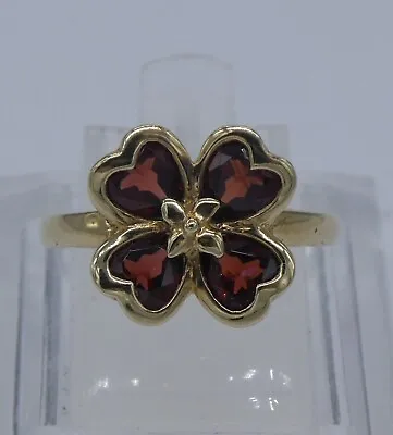 Pretty 9ct Gold & Garnet Flower Ring    M    (6 1/4)    (52 1/2)    2.9gms • £135