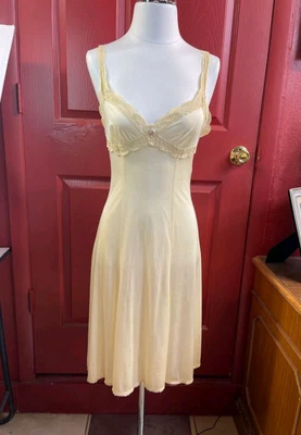 $39.99 • Buy Vintage Women’s 50s Cream Full Legnth Slip Lace With Embroidered Flower Sz S