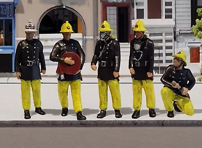 FG08  Firemen Figures Unpainted O Scale • £17.99