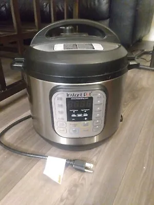 Instant Pot Duo IP-DUO60 V3 6 Quart 7-in-1 Electric Pressure Cooker Silver • $20