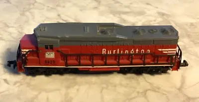 N Scale Burlington Route Diesel Locomotive #5675 • $42.80