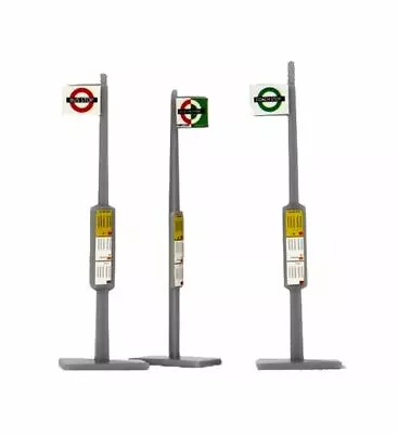 £7.90 • Buy EFE E99619 OO Gauge Set Of 3 Bus Stops + Decals