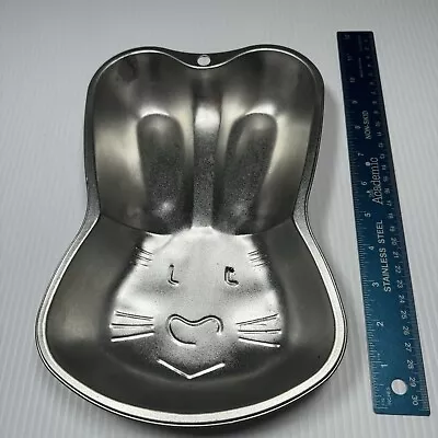 Pre-Owned Bunny Rabbit Face Easter Cake Mold Metal Aluminum  • $14.99