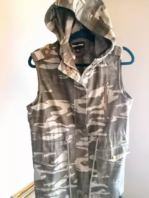 Xenana Outfitters Women's Size L Hooded Camouflage Vest Full Zip And Snap Front • $12.50