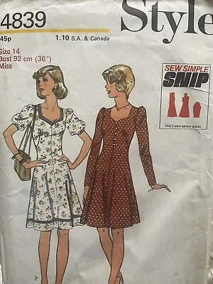 Vintage 1970's Style Easy Dresses With Sweetheart Neckline Sewing Pattern • £3.99
