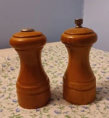 Vintage Olde Thompson Natural Wood Salt And Pepper Grinder Mill Shaker Set USA • $19.97