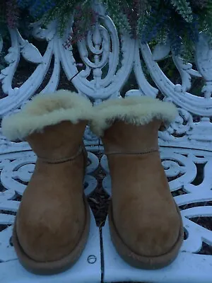 UGG Chestnut MINI BAILEY BUTTON BLING Sheepskin Suede Boots Woman's SIZE US 8 • $24.95