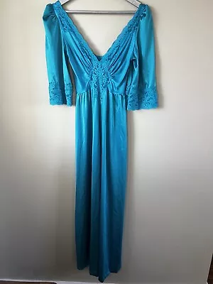 VINTAGE FAMOUS BODIES LONG NYLON & LACE TRIM NIGHTGOWN Olga Style Size Small • $25