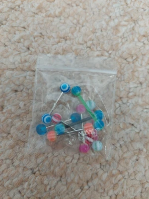 £5 • Buy 8 Pack Plastic Ball Metal Bar Tongue Bars