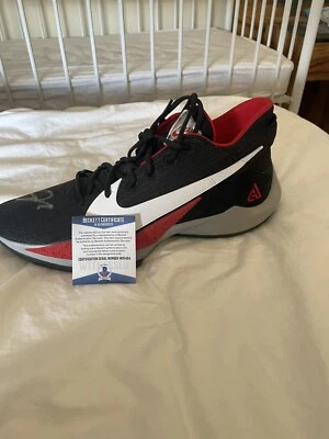 $550 • Buy Giannis Antetokounmpo Signed Shoe