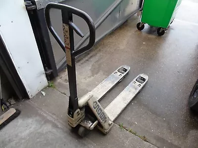 Hand Pump Pallet Truck Crown Handle 1.5T Tonne Business Warehouse Pallet Mover • £89.99