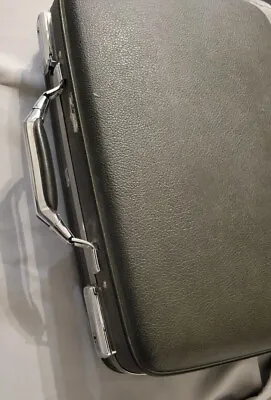 American Tourister Tiara Hardside Medium Suitcase Briefcase   • $19.99