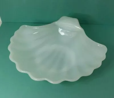 Vintage White Milk Glass Scallop Edge Sea Shell Nut Dish/Trinket Dish/Soap Dish • $4.95