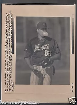 Juan Acevedo NY Mets Blows Big Bubble 1996 A/P Laser Wire Photo With Caption • $29.95