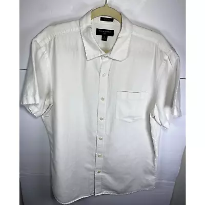 Banana Republic Men's Large Slim Fit White Linen Short Sleeve Button Down Shirt • $25