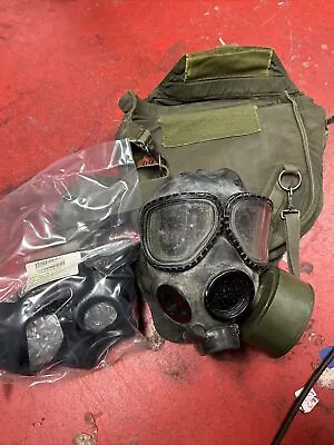 US Military M40 Gas Mask Size Small With Bag Lot 73 • $114.99