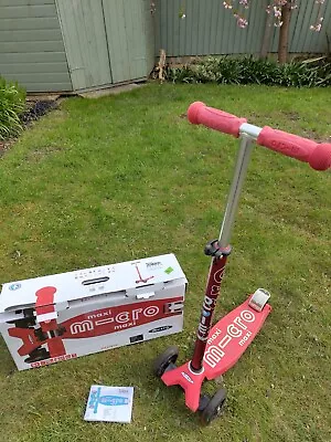 Micro Scooters Maxi Micro Deluxe LED Scooter Red • £55