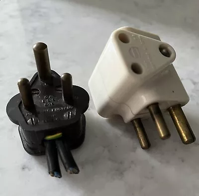 Vintage 40s/50s Round Pin Bakelite 5 Amp Mains Adapter (white) & MK Plug (brown) • £8.50