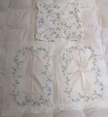 Vintage Laura Ashley Flower Embroidered Super King Duvet Cover & 2 Pillowcases • £19.99