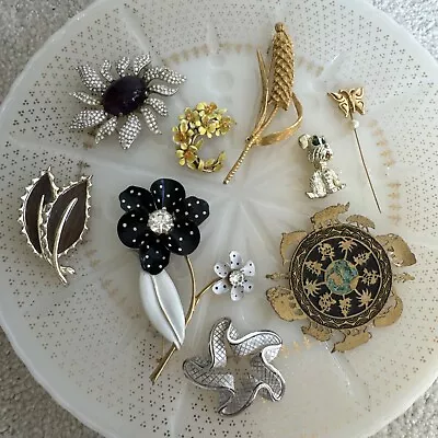 Lot Of Signed Vintage Brooches Pins TRIFARI Avon Sarah COV BSK ART Etc • $5