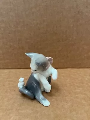Lladro Spain Cat With Pink Bow And Mouse Figurine 3 3/8  DAISA 1984  • $60