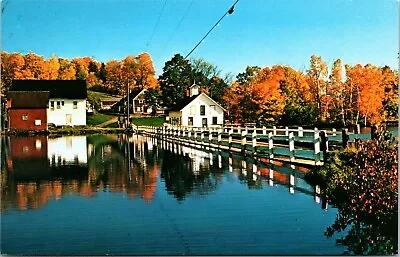 Famous Floating Bridge Crossing To Brookfield Vermont Vintage Postcard • $4.75