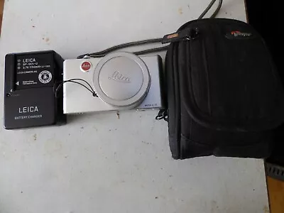 Leica D-Lux 2 Compact Camera Silver With Soft Case. Looks And Works Great. • $250