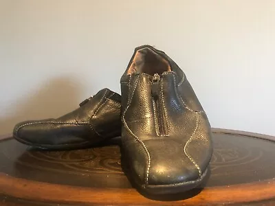Vintage Woman's Zip Front Leather Black Shoes. Brand Naturalizer Size 8.5.  • $45
