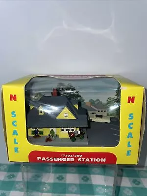 BACHMANN N Scale PLASTICVILLE No. 7302/300 PASSENGER STATION NEW In Box Train • $22.99