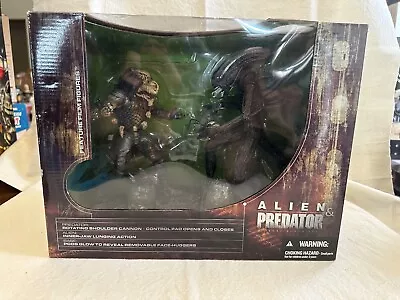 McFarlane Toys Alien And Predator Deluxe Boxed Set Movie Maniacs 5  • $60