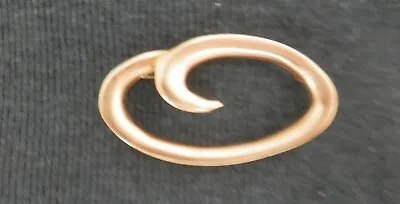 Anne Klein AK Vintage Fashion Pin - Matte Gold Tone Oval Swirl Brooch Scarf Lape • $15.99