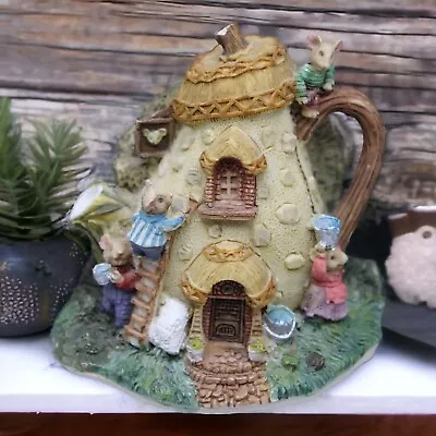 Vtg Resin Mini Teapot Mouse Inn Figurine • $10