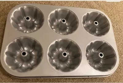 $27.90 • Buy Pampered Chef Heritage Classics Stoneware Mini Fluted Bundt Pan #1441 New