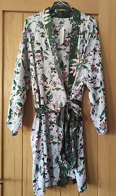 M&S Satin Floral Print Wrap / Dressing Gown UK 20-22 • £15.99