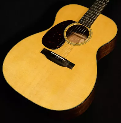 Martin Guitars  Left-Handed Standard Series 000-18 • $2799