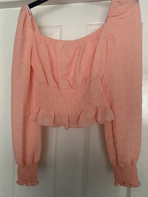 £10 • Buy Guess Peach Coloured  Shoulder/off  Crop Top Size S Gypsy Style New Without Tags