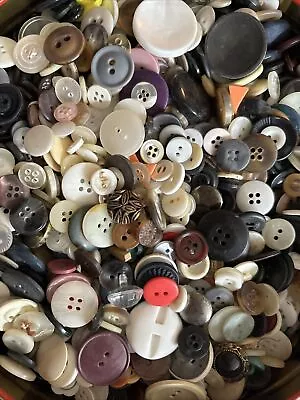 Hundreds Of Vintage & ANTIQUE Buttons 1 Lb Worth! • $7.99