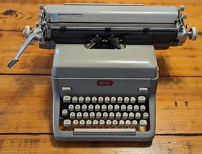 Typewriter Royal Vintage Classic • $60