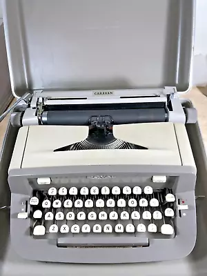 VINTAGE ROYAL CARAVAN PORTABLE TYPEWRITER W CARRYING CASE And Cover • $49.95