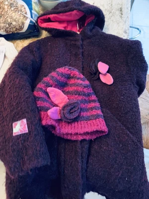 £14.99 • Buy RARE MARESE Designer GIRLS PLUM BOUCLE WOOL COAT AND Appliqué HAT AGE 6 Years