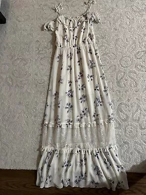 Women’s H&M Floral Lace White Cold Shoulder Maxi Dress Sz M EUC • $9.99