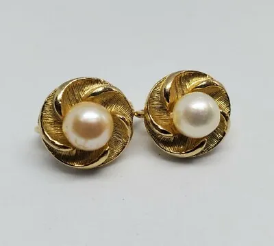 Vintage Capri Pearl Gold Tone Clip On Earrings • $6