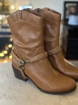 B Makowsky Hudson Cognac Leather Removable Harness Boots Size 7 1/2 Cowboy Boots • $32