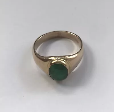 A Gentleman’s 9ct  Gold And Emerald Cabochon Ring • £325