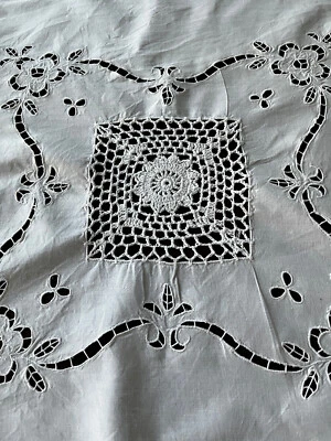 $19.50 • Buy Vintage  Hand Embroidered  & Crocheted  Table Topper 33”