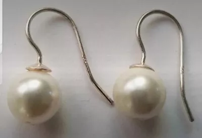 10mm Round White Shell Pearl Bead Earrings With Silver Hook Drop Fastening • £3