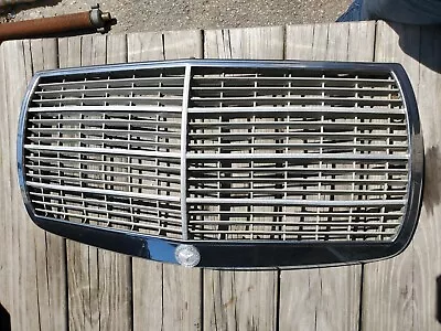 Mercedes-Benz Grille 240D OEM W123 123-888-03-23 • $150