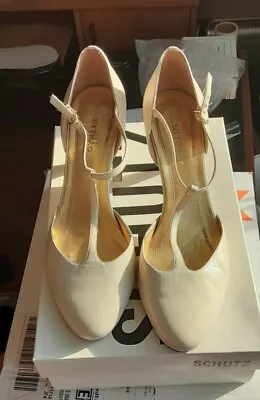 Ellen Tracy Women Off White Leather Heels  Gabriel  Size 9-1/2 M Heels 3  • $40