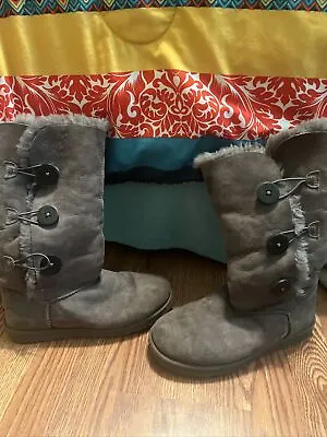 UGG Bailey Button Triplet II Size 8 Women's Boots - Charcoal • $24.99