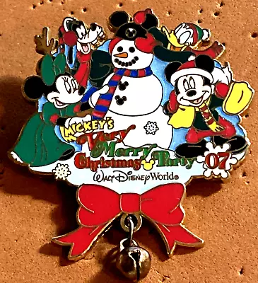 Disney 2007 Mickeys Very Merry Christmas Party Goofy Donald Minnie Le 4000 Pin • $17.95